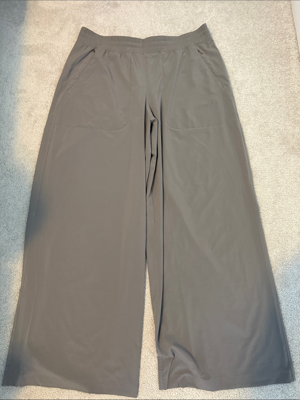Lululemon 14 Swift mid rise wide leg pants